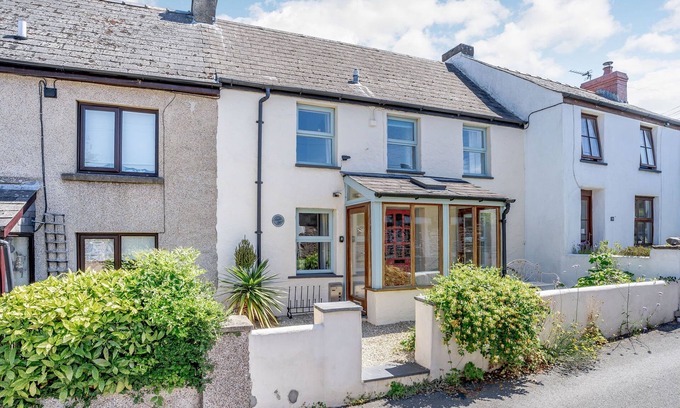 Llangwm Cottage | SEA PICKLE COTTAGE, pet friendly in Llangwm, Pembrokeshire