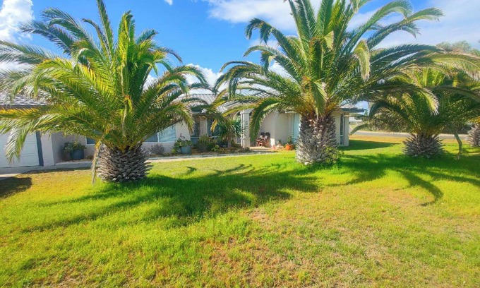 Lancelin House | Sea-renity Now -Welcome to your home away from home!