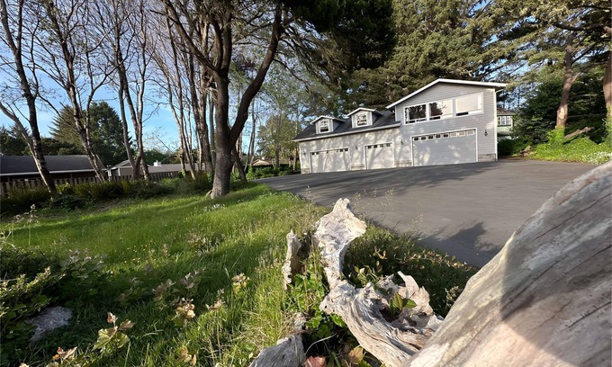 Crescent City North House | Sea Song Beach House
