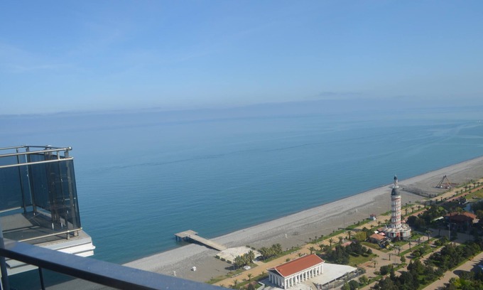 New Boulevard Condo | Sea to sky apartment with a great view