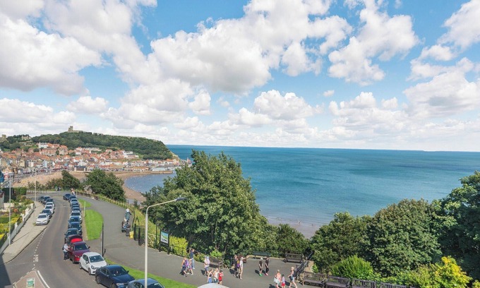 South Cliff Cottage | Sea View at The Oaklands