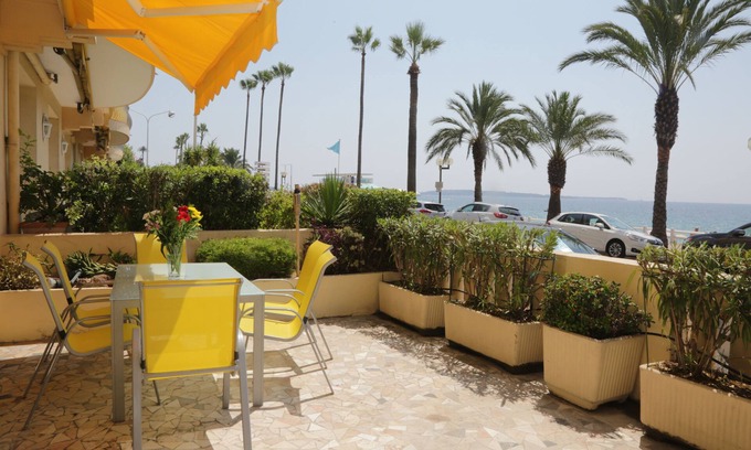 Cannes City Centre Apartment | Sea view, Beach-Front Cannes Apart, Central, 2 Bed/2 Bath,A/C,Parking, Wifi