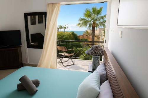 Pyrgos House | Sea view Beach House with Pool