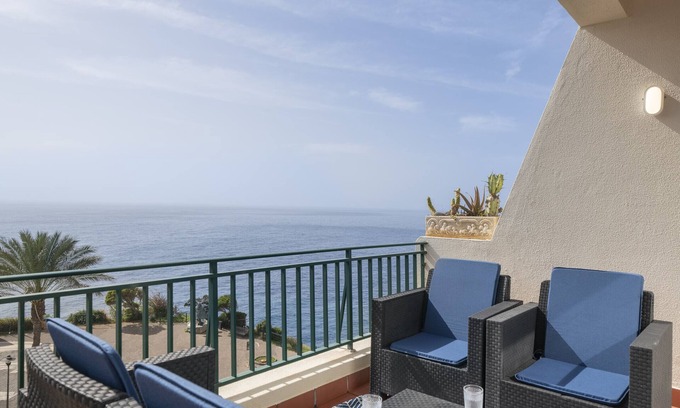 Sao Martinho Apartment | Sea view, by the beach - Doca do Cavacas I