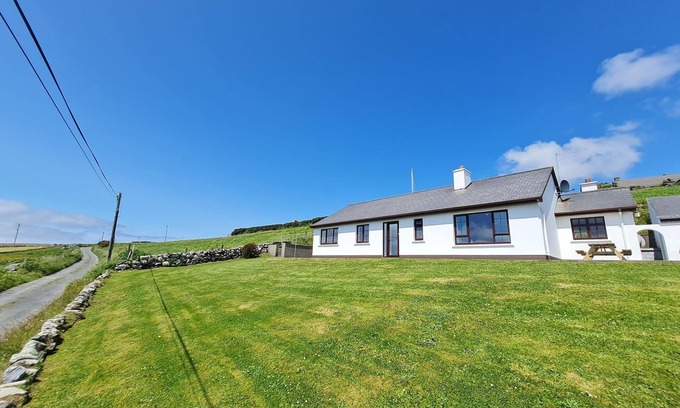 Clifden House | Sea View Cottage, Errislannan home away from home