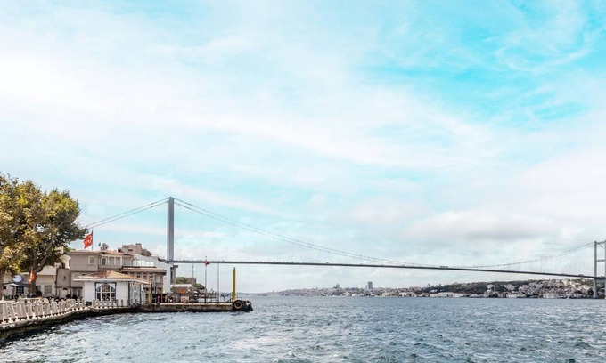 Beylerbeyi Apartment | Sea View Flat w Balcony Near Beylerbeyi Palace