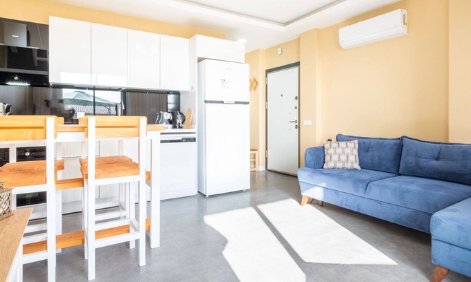 Akbuk Apartment | Sea View Flat w Pool, Garden Near Beach in Didim