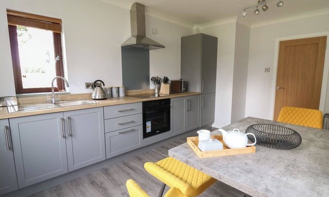 Saint Clears Cottage | Sea View