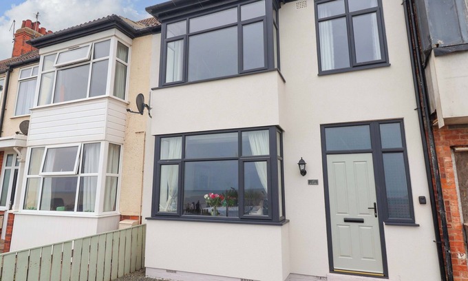 Hornsea Cottage | SEA VIEW HOUSE, family friendly, country holiday cottage in Hornsea