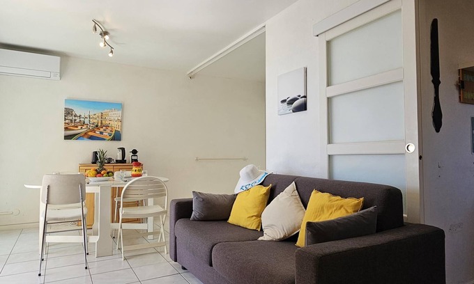 Boulouris-sur-Mer Apartment | Sea view| Studio | Parking | Wi-Fi