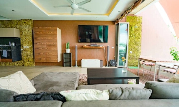 Ban Saiyuan House | Sea view villa with 2 pools, office space and roof terrace