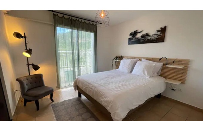 Plum Bay Condo | Sea views in Hope Estate