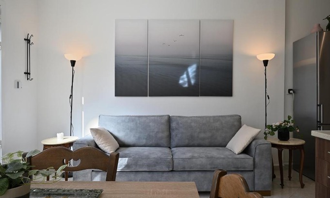 Palaio Faliro Apartment | Seabreeze apartment in Palaio Faliro/Netflix