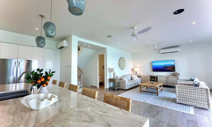 Indigo Bay Villa | SeaBreeze Luxury Villa Pool & Hot tub Indigo Bay