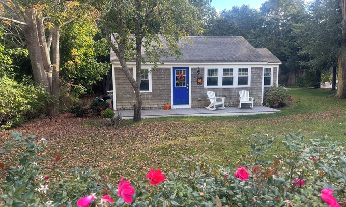 North Eastham Cottage | SEAclusion! Walk to Bay Beach!