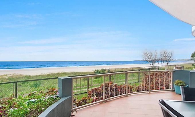 Tugun Apartment | Seacrest 2 - Absolute Beachfront Tugun