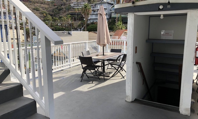 Avalon Hotel | Seacrest Inn