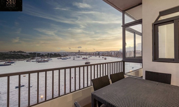 Sliema Apartment | Seafront 4BR APT with mesmerising Balcony & VIEWS