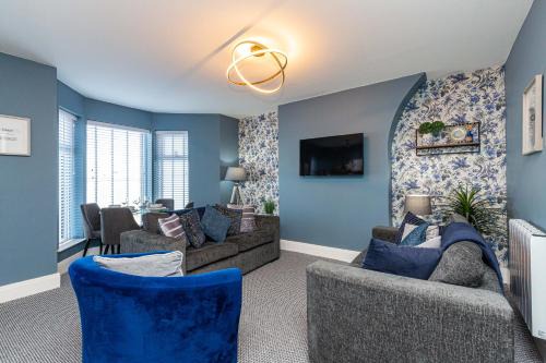 Bare Apartment | Seafront Apartment - Sleeps 6 - Gateway to the Lake District - Brand New