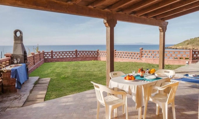 Lu Bagnu Apartment | Seafront apartment with stunning Asinara views