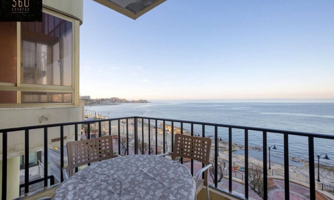 Tower Road Apartment | Seafront APT in Sliema - Perfect for Relaxation