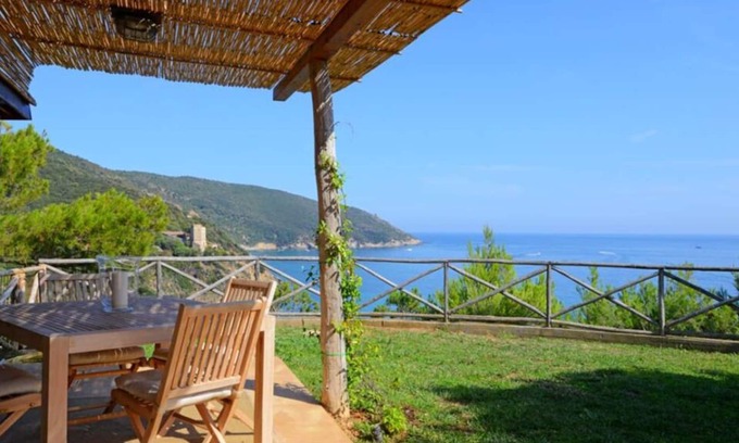 Monte Argentario Cottage | Seafront Cottage with Footpath to the Beach