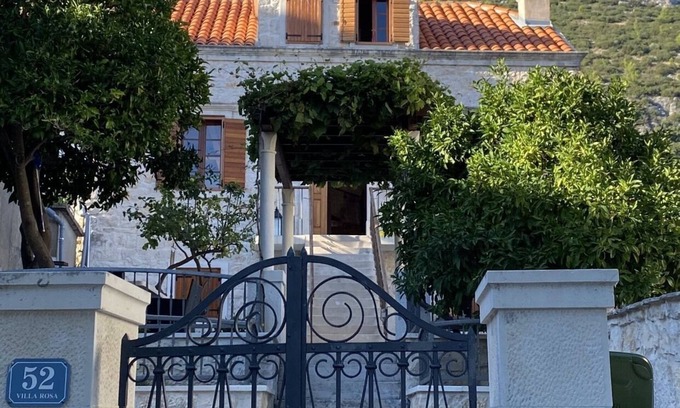 Cove Tri Zala (Zrnovo) Villa | Seafront Historic Villa | Private pool, kayaks and bikes
