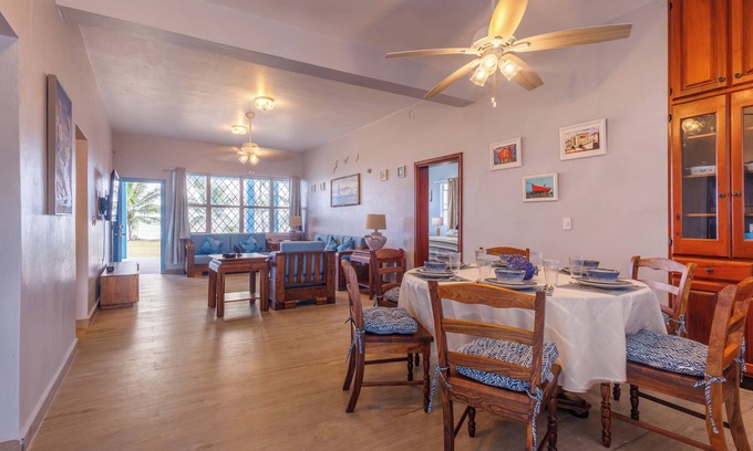 Corozal House | Seafront house in beautiful Corozal Town that sleeps 6 with a fenced-in yard.
