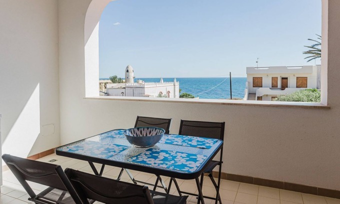 Granitola Torretta Apartment | Seafront Villa (Acquazzurra Sea Home)