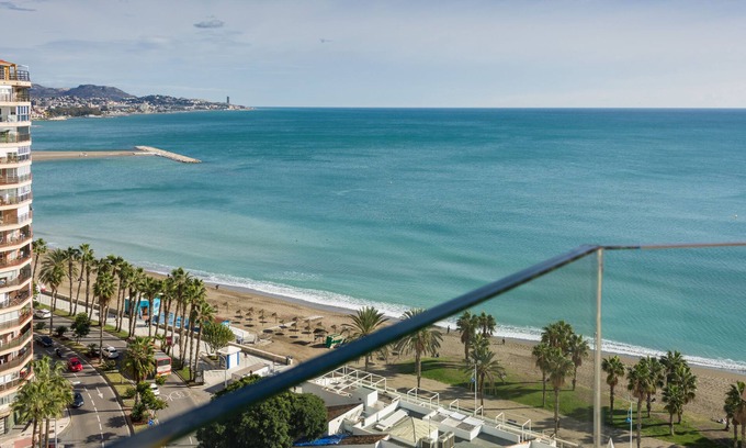 La Malagueta Apartment | Seafront. O Malagueta II. Estacionamento, Wifi, Vistas Malagueta Praia, Primavera UM