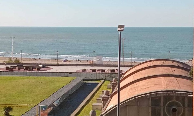 La Perla Apartment | Seafront on Boulevard Marítimo, steps from Bristol Beach, the TORREÓN and CASINO