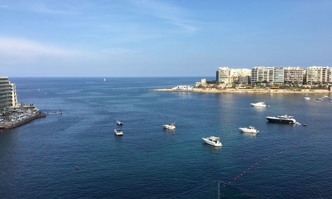 St. Julian's Apartment | Seafront Penthouse Triplex- Roof Terrace & Hot Tub