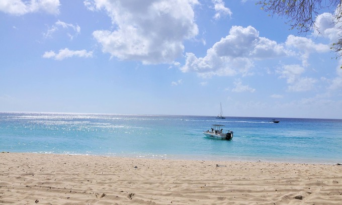 Reeds Bay House | Seagaze Beach House is Perfect for Family, a few Steps to the Beach