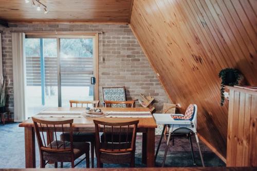Coles Bay House | Seagrass Chalet ~ Cozy A-Frame in Freycinet