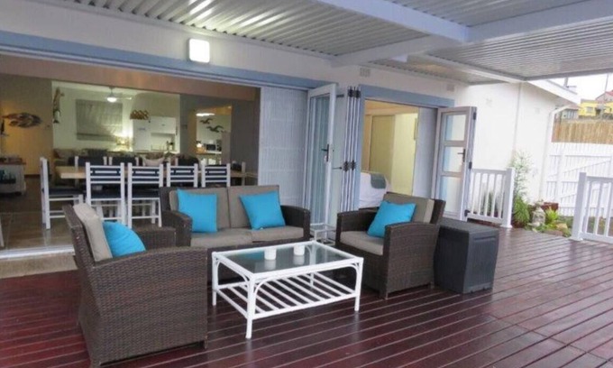 Port Shepstone House | Seagulls Beach House is a stylish, pet friendly, 4 bedroom, self catering home.