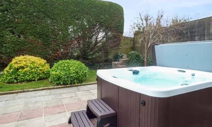 Newton Cottage | SEAGULLS, family friendly, country holiday cottage in Porthcawl