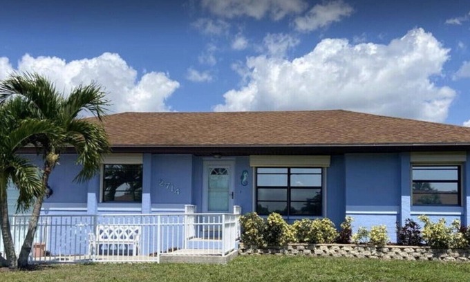 Charlotte Park House | Seahorse Themed, Cozy Cottage that Feels Like Home