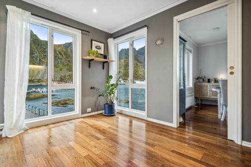 Ballstad Apartment | Seahouse Apartment with amazing views!