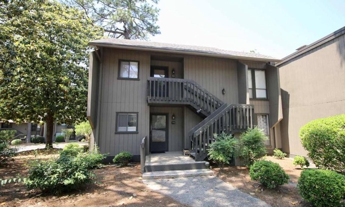 Pinehurst Condo | Sealladh Loch Summary