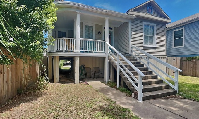 Galveston House | Sealy Street Duo | Spacious, Near Beach
