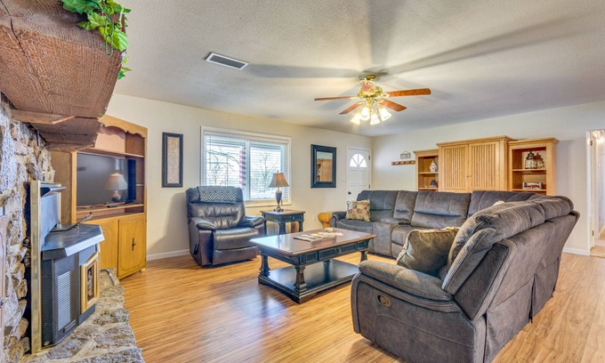 Searcy House | Searcy Retreat Home Near Little Red River