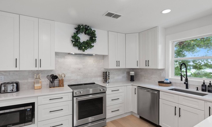 Laguna Beach Estates House | Seas & Greetings! 5BR 4BA House! Elegant Coastal Living Near the Shore
