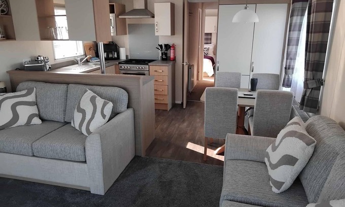 Ingoldmells House | Seascape - 2 bed caravan next to Fantasy Island Ingoldmells, dog friendly