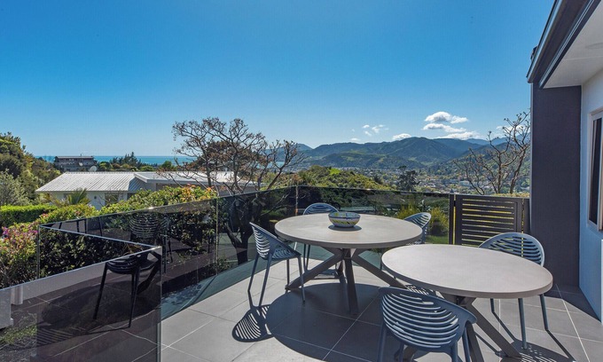 Britannia Heights House | Seascape Escape - Experience Elegant Living Surrounded By Breathtaking Views!