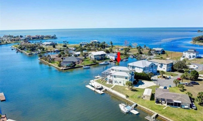 Spring Hill House | Seascape - WHOLE HOUSE 360 water views, pool, gulf