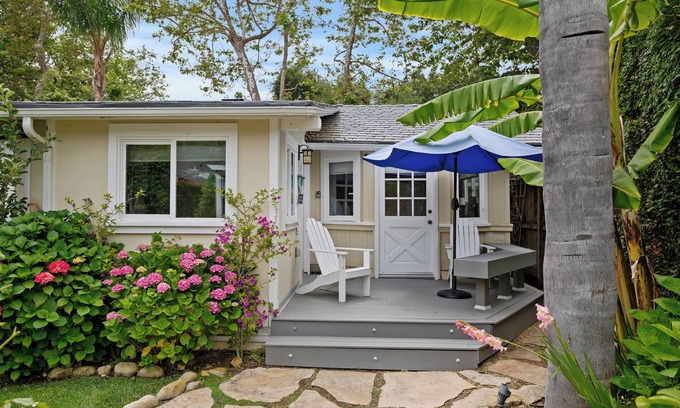Montecito House | Seashell Cottage - Charming Hideaway at the Beach