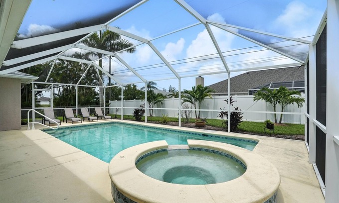 Pelican House | SEASHELL PALMS GETAWAY HEATED POOL nWelcome to sunny Cape Coral,