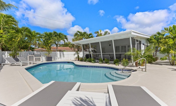 Dolphin Isles Apartment | Seashell~Walk To The Beach~Comfy Beds~Firepit~Pool