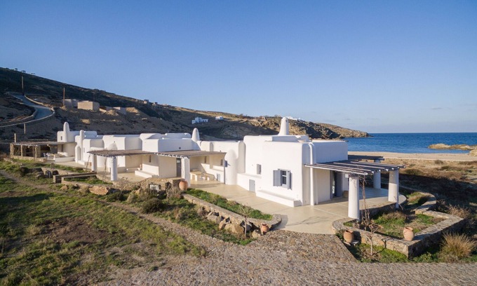 Xilokeratidi Villa | Seaside 5BDR Bliss in Mykonos