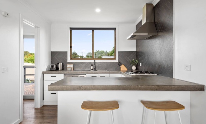 St Leonards House | Seaside Bliss - Charming home just a short stroll from the beach.